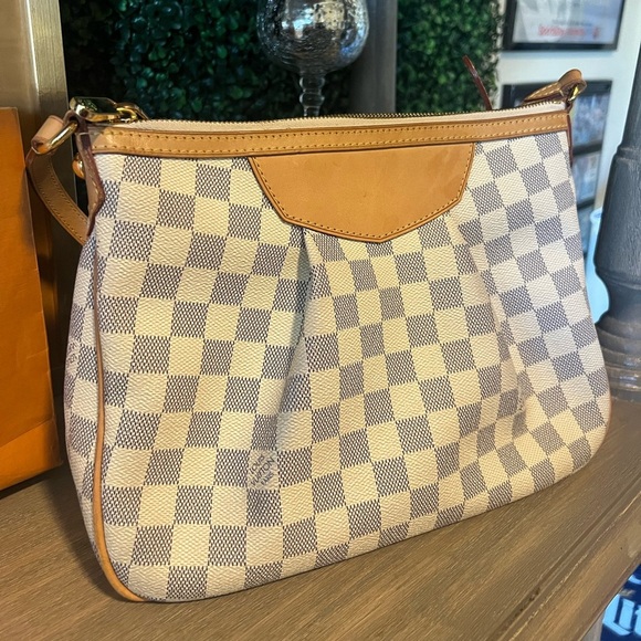 $1250 🅿️🅿️ Louis Vuitton Siracusa MM - Picture 6 of 8